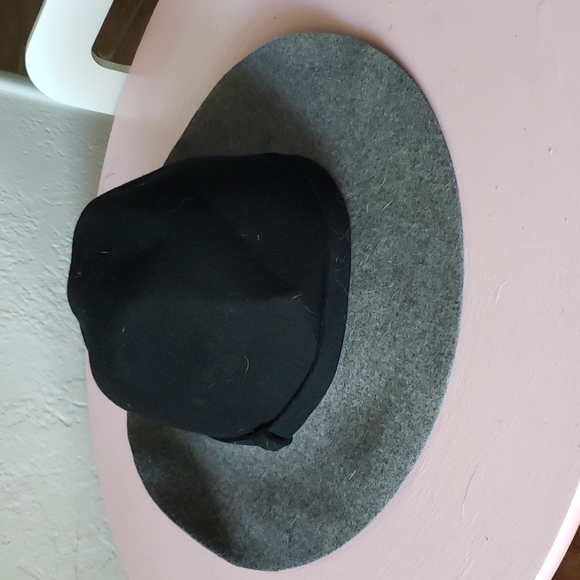 π NWT ISAAC MIZRAHI Fedora